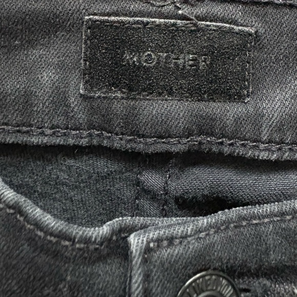 MOTHER women’s The Insider Crop Step Frey
Black Denim Size 27 preloved - Picture 5 of 10